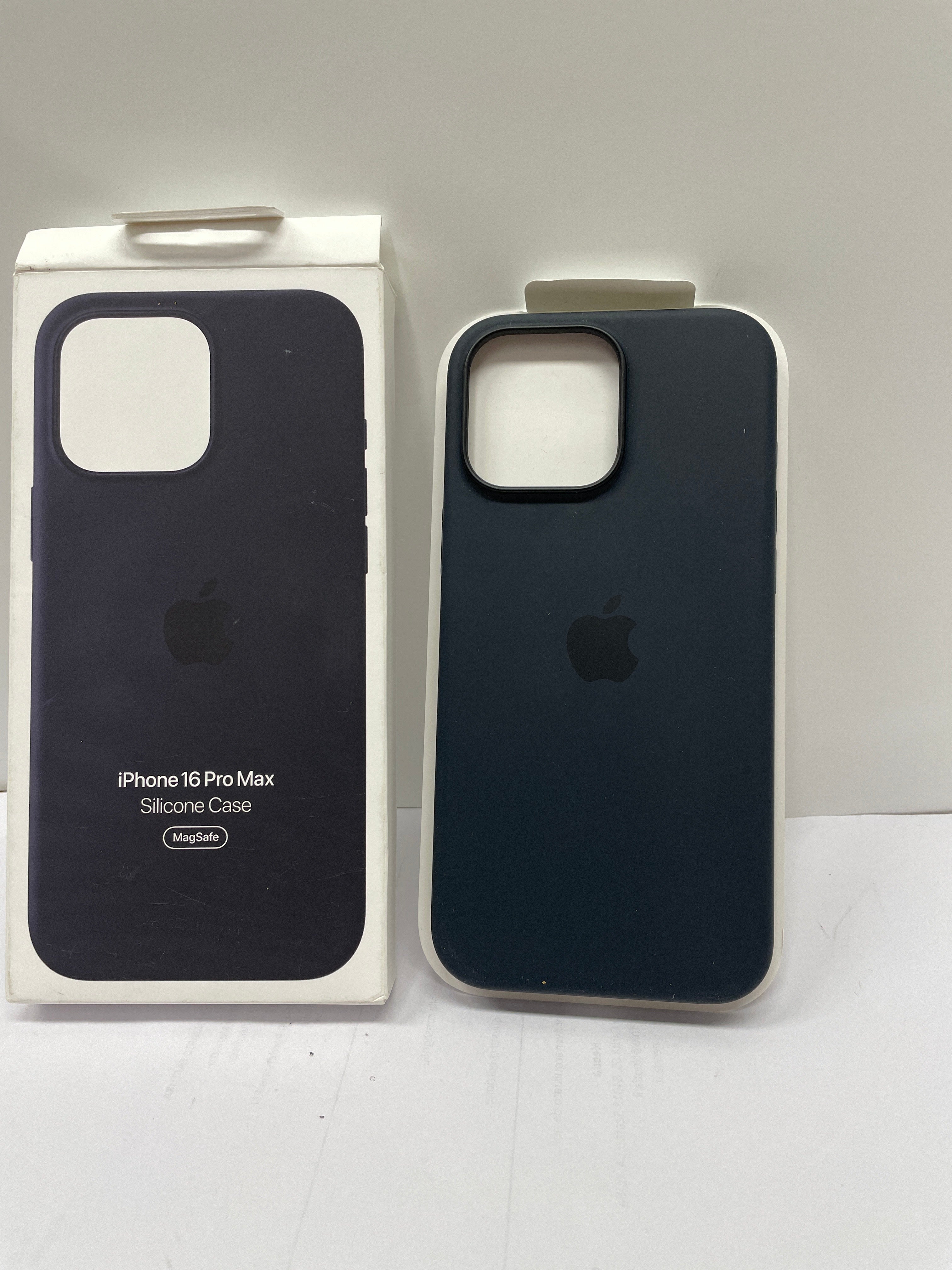 Apple Custodia MagSafe cover in silicone per iPhone 16 Pro Max - Nero