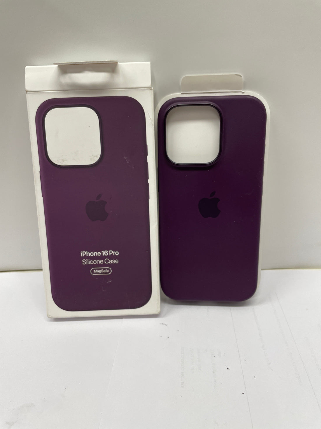Apple Custodia MagSafe cover in silicone per iPhone 16 Pro - Prugna