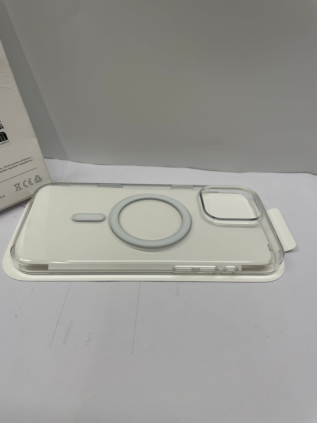 Apple Custodia MagSafe cover trasparente per iPhone 16 Pro Max