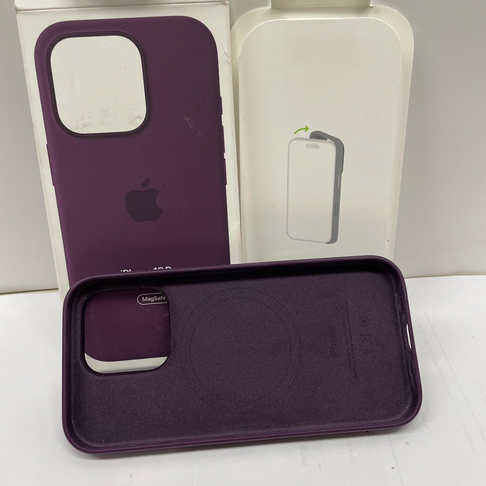 Apple Custodia MagSafe cover in silicone per iPhone 16 Pro - Prugna