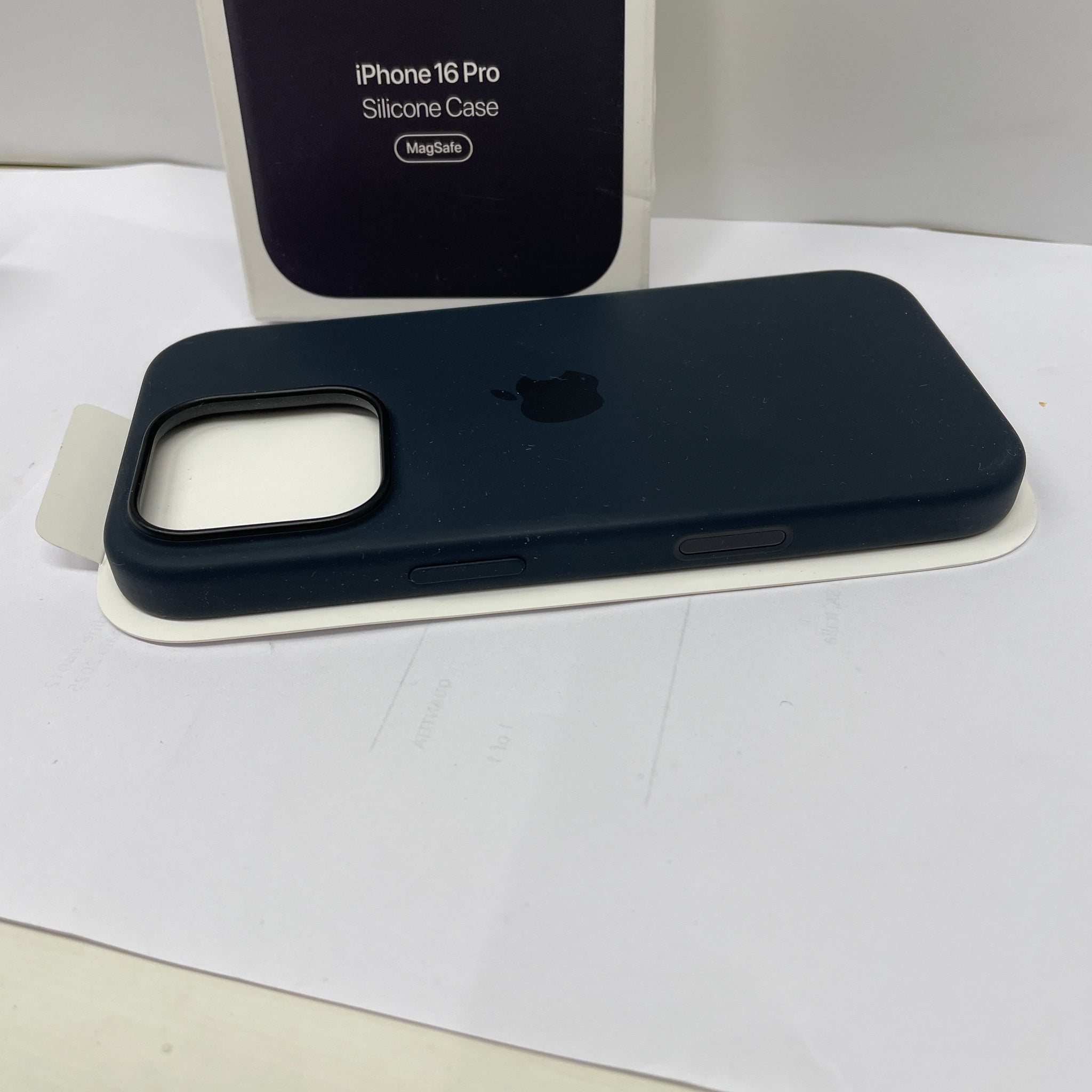 Apple Custodia MagSafe cover in silicone per iPhone 16 Pro - Nero