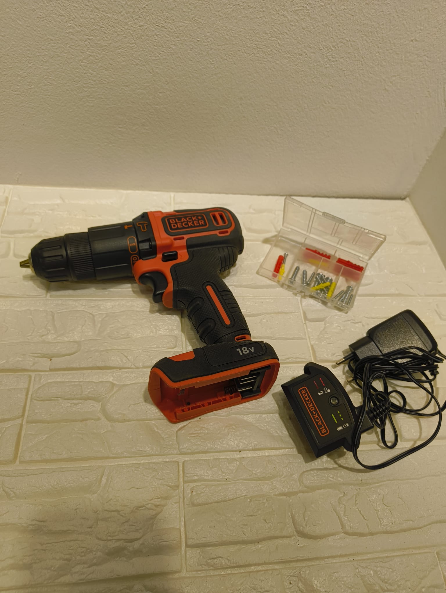 BLACK+DECKER BDCHD18BOA-QW Trapano Avvitatore a Percussione 18V con 2 Batterie al Litio