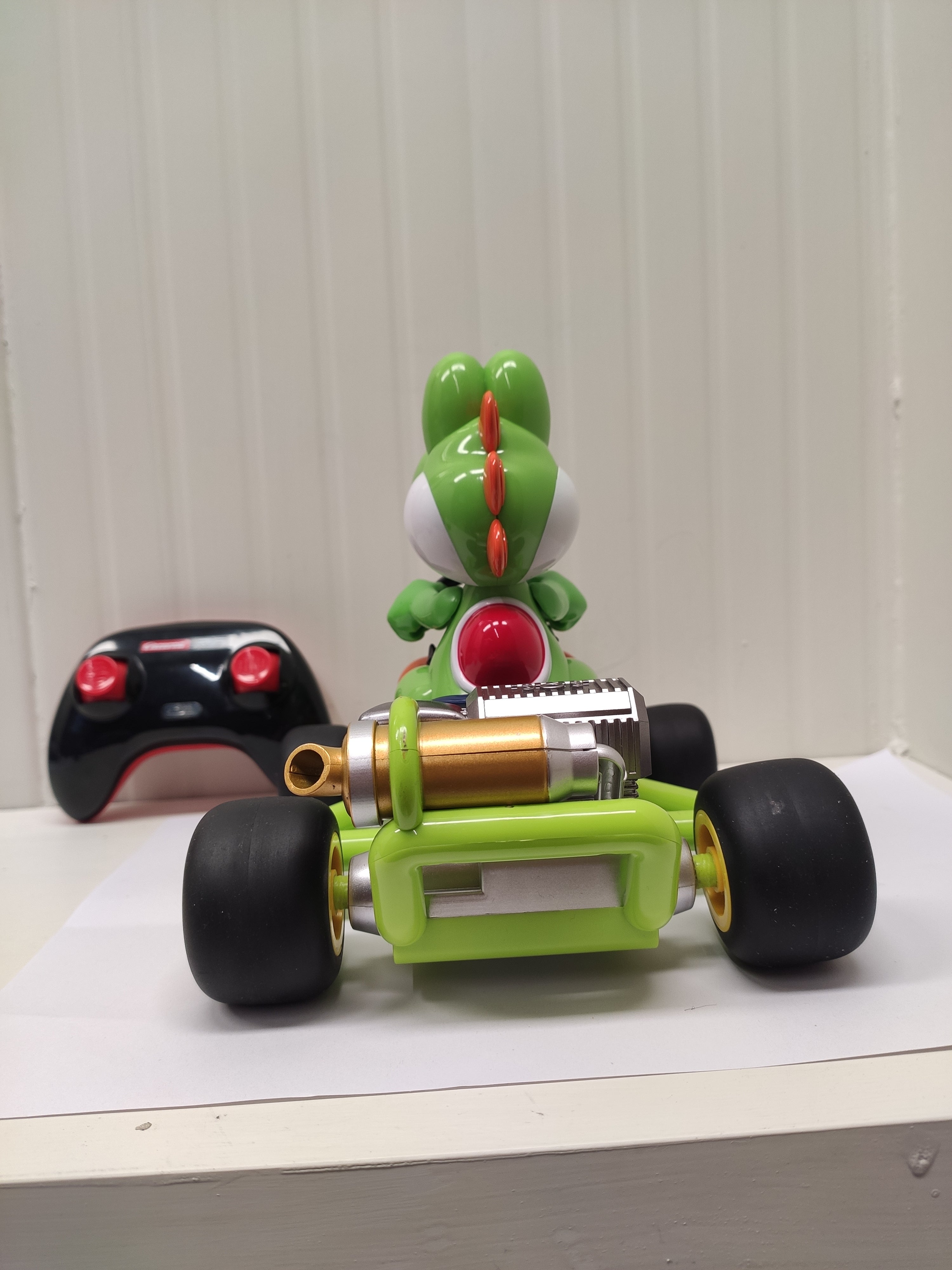 Carrera RC 2.4GHz Mario Kart Pipe Kart - Yoshi