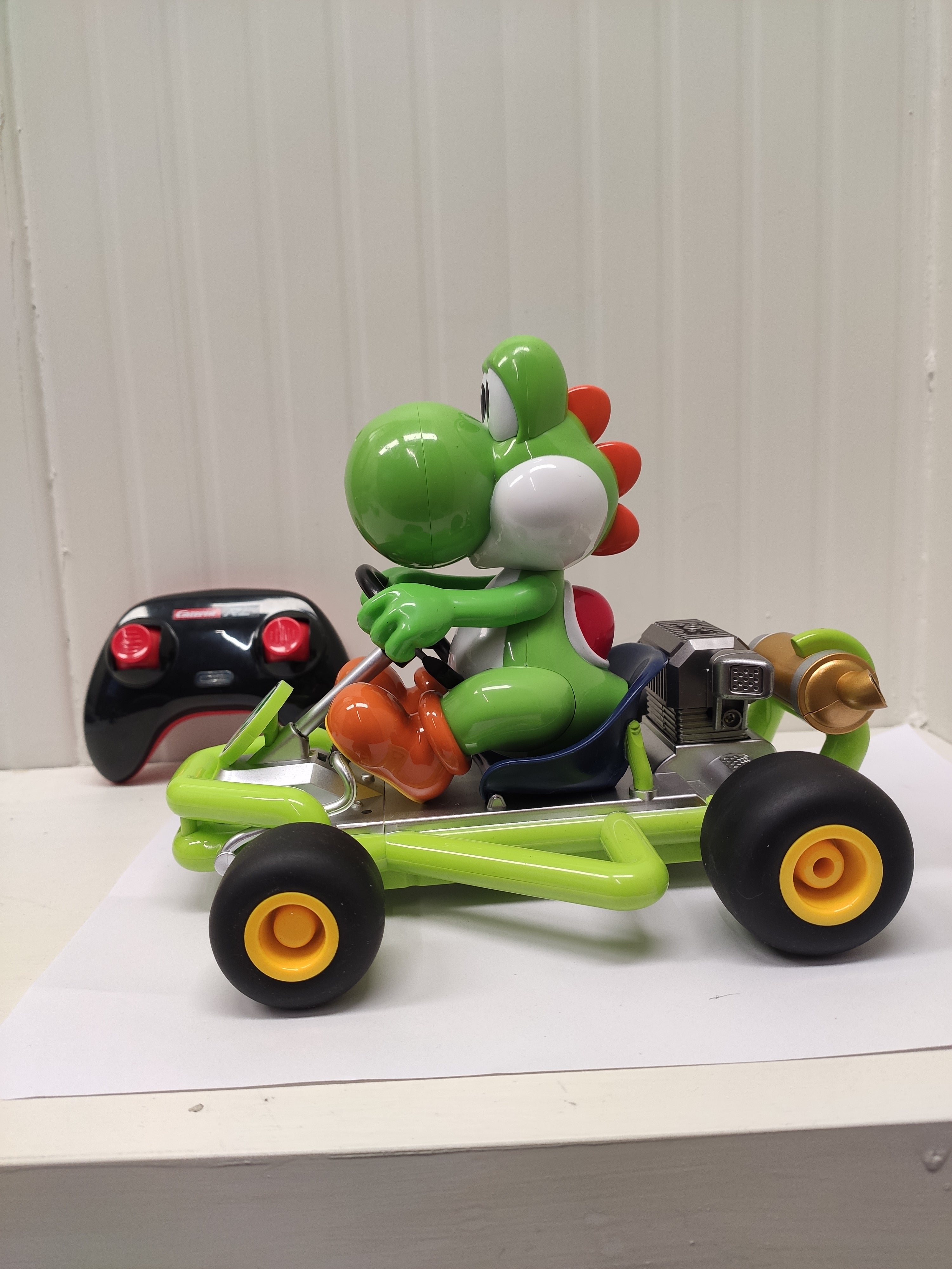 Carrera RC 2.4GHz Mario Kart Pipe Kart - Yoshi